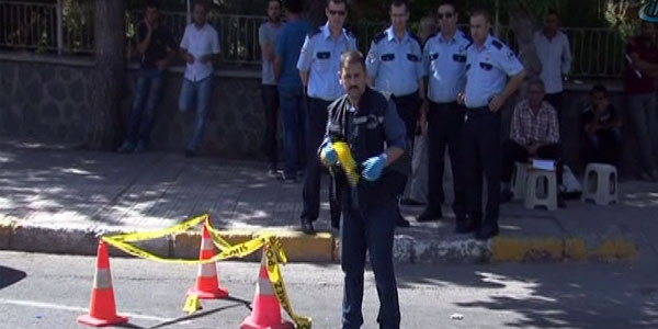 Adliye önünde silahlı kavga