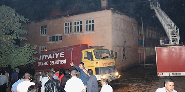 Molotofla yakılan 3 okul eğitime başlayamadı