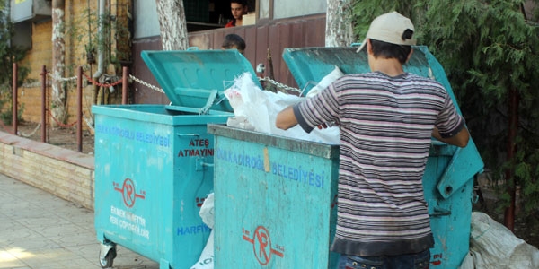 Sınıflarında değil, ekmek peşindeler