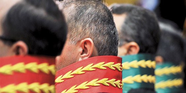 Yargı çalışanlarından 'oturma' eylemi