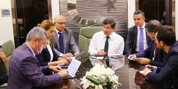 Davutoğlu: Biz şirket değil devlet yönetiyoruz