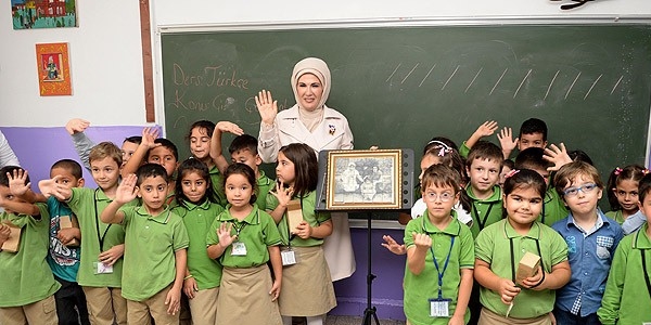 Emine Erdoan okulunu ziyaret etti