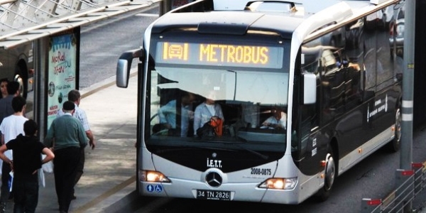 Avclar metrobs istasyonu 45 gn kapal!