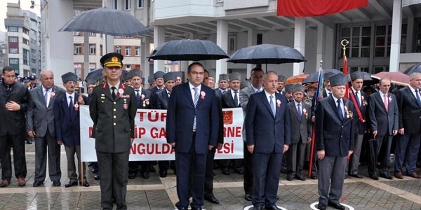 Gaziler Günü'nde protokol skandalı!