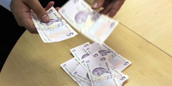 Bankada mevduatı olana 140 lira masraf