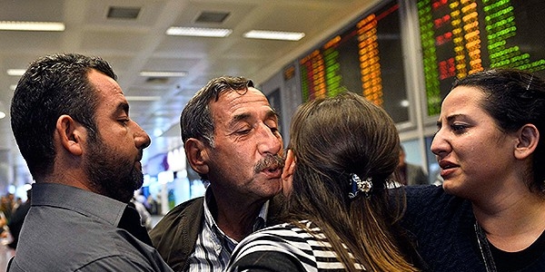 Libya'da mahsur kalan 396 işçi Türkiye'ye getirildi