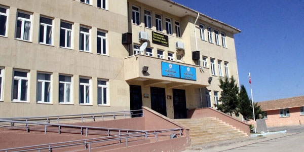 Sınırdaki 3 okula çatışma tatili