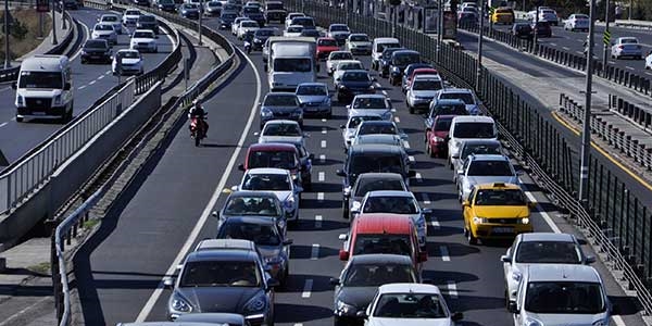 Otoyol ve köprülerden ücretsiz geçiş başladı