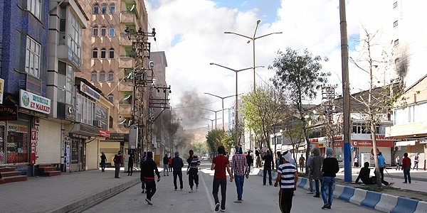Gösterilerde 32 kişi hayatını kaybetti