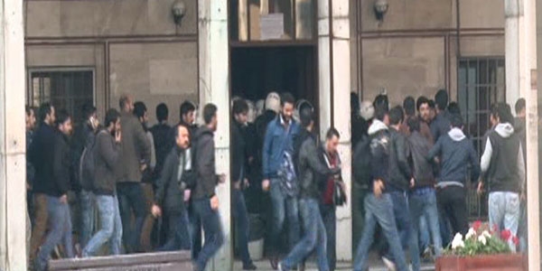 İstanbul Üniversitesi'nde olay: 42 gözaltı