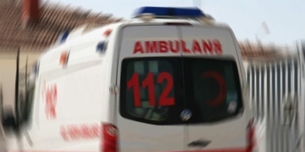 Yaral tayan ambulans kamyonetle arpt: 5 yaral