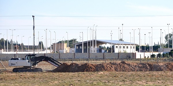 Suriye sınırında hendek çalışması