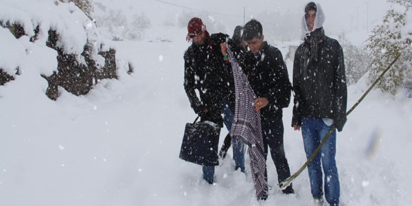 Hakkari'de 27 ky yolu kardan kapand