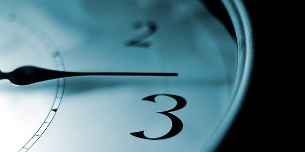 Pazar günü saatler 1 saat geri alınacak
