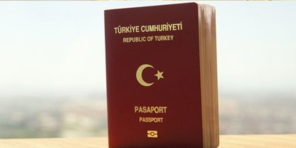 AB: Pasaportlarınız standartlara uygun değil