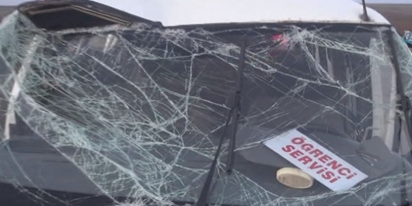 Öğrenci servisi şarampole yuvarlandı: 11 yaralı