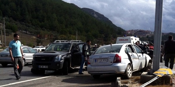 Bakan Canikli'nin konvoyunda kaza: 6 yaral