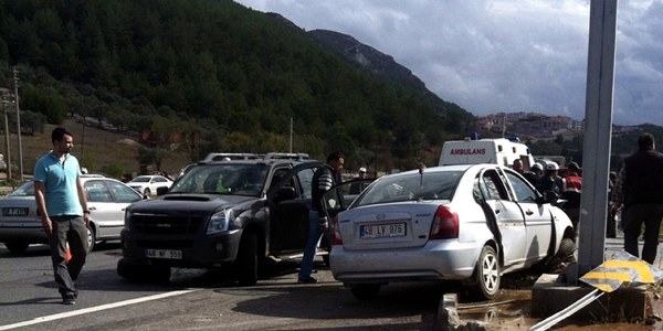 Bakan Canikli'nin konvoyunda kaza: 6 yaralı
