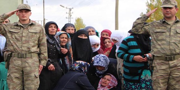 Bingöllü şehit Kürtçe ağıtlarla toprağa verildi