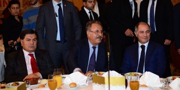 Kılıç kürsüye çıktı bakan salonu terk etti
