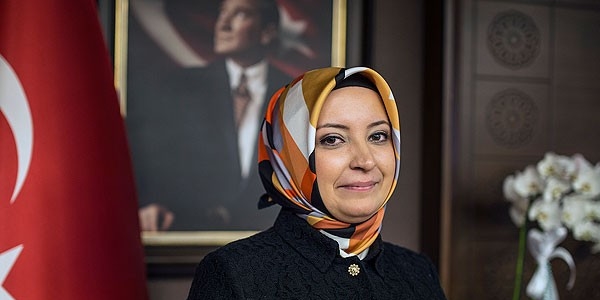 'Başörtüsü yasağından memurluğu düşünmemiştim'