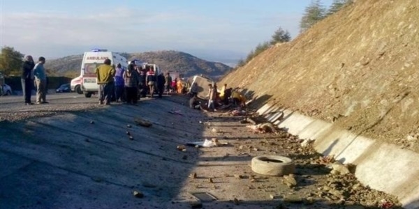 Isparta'da midibüs şarampole yuvarlandı: 17 ölü