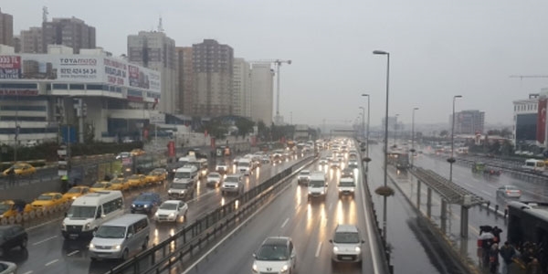 İstanbul'da yağmur trafiği