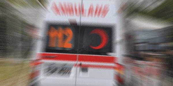 Ambulans ile otomobil arpt: 10 yaral