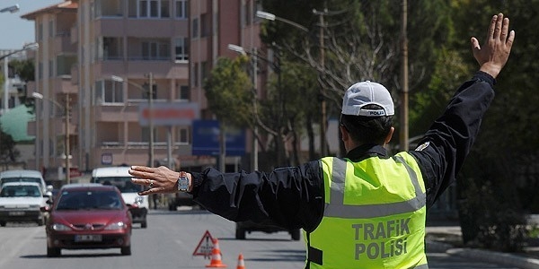 100 bine yakın ehliyete el konuldu