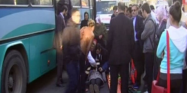 Liseli kıza halk otobüsü çarptı