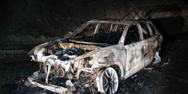 Silahlı 3 kişi yol kesip doktorun cipini yaktılar