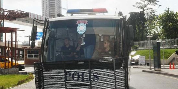 5 polise tahliye
