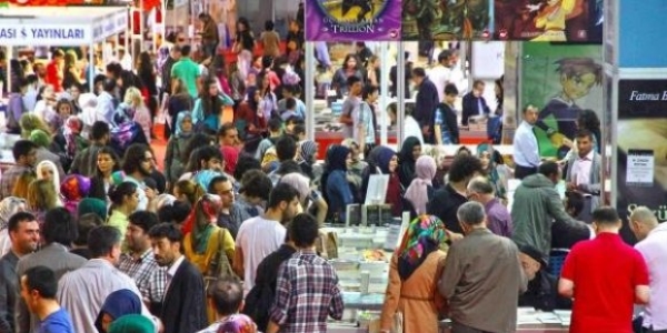 stanbul Kitap Fuar'na ziyareti akn