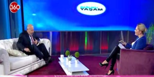 Doktor canlı yayında kalp krizi geçirdi!/ Video