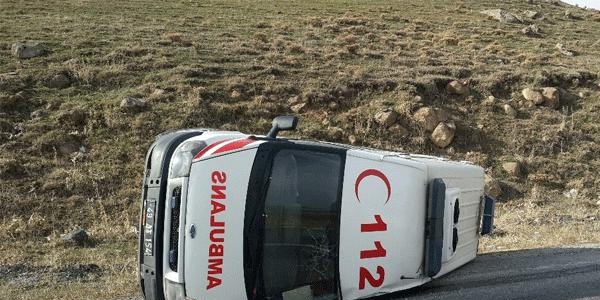 Ambulans devrildi: 1 yaralı