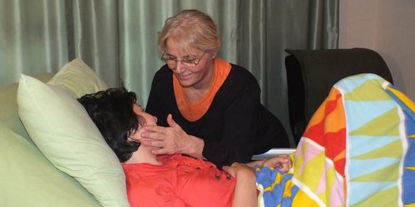 Eş dayağı 5 dil bilen spikeri felç etti!