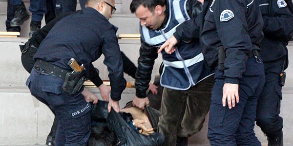 Üniversitelilere karga tulumba gözaltı