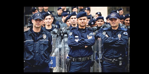 Polisler üniformalarını tasarlayacak