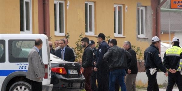 Memura kızınca tüfekle binaya ateş açtı!