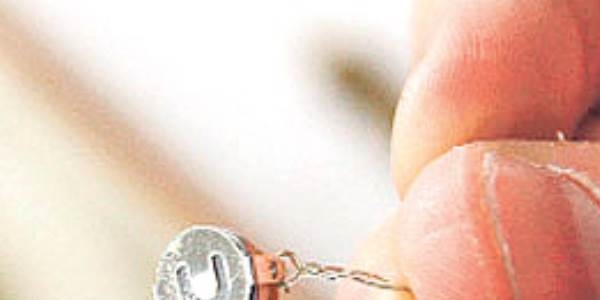 'Çocuğum hasta' diye gidip böcek yerleştirdi