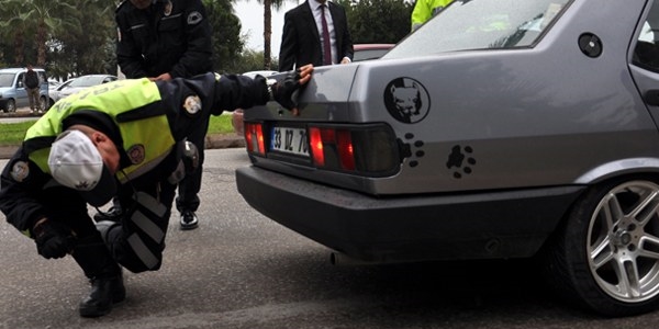 Trafik denetiminde polisi bile şaşırtan egzozlar