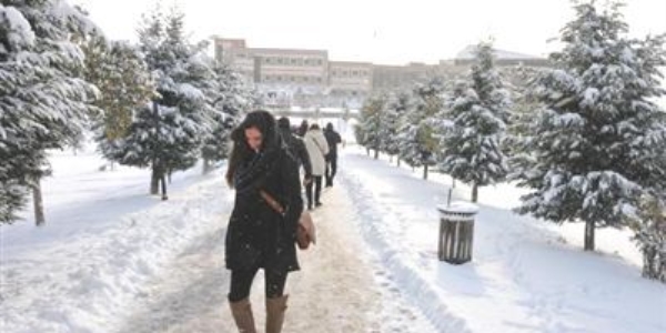 Selçuk Üniversitesinde, eğitime kar engeli
