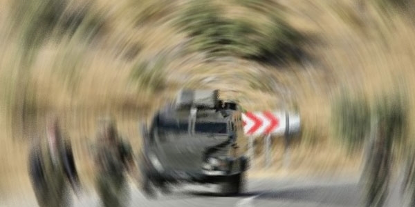 Askeri araç devrildi: 1 şehit