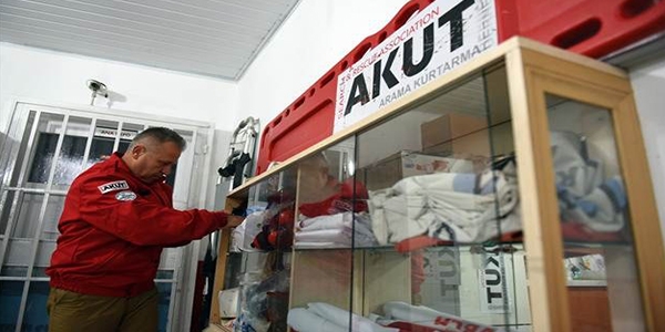 AKUT'un operasyon binasını soydular!