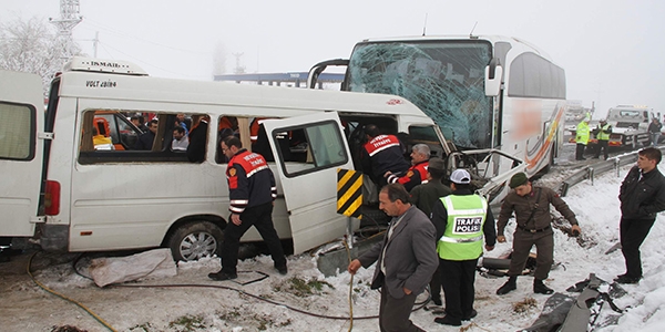 Öğretmen servisi kaza yaptı: 2 ölü, 10 yaralı