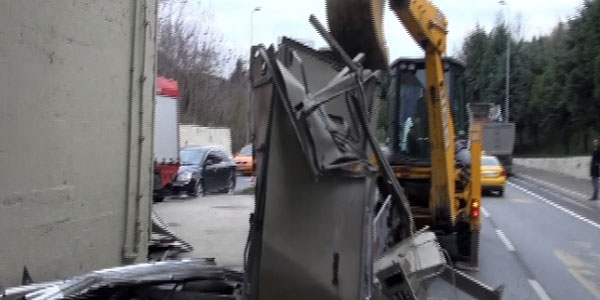 Yine İstanbul yine üst geçit kazası