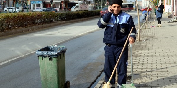 Küçük kızın hayatını kurtaran temizlik işçisi