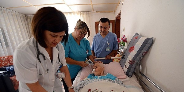 Yaşlılara 'sensörlü' bakım