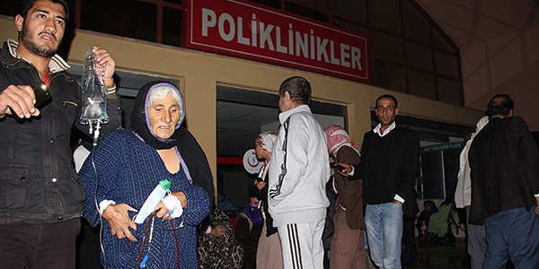 Yangın çıktı, hastalar tahliye edildi