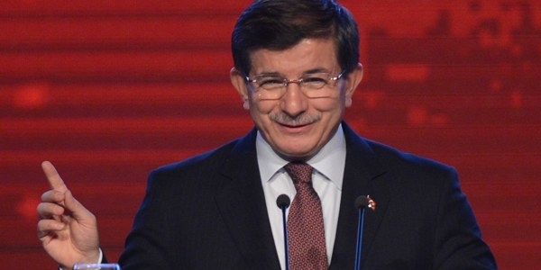 Davutoğlu: Kadına şiddet uygulayan erkek onursuzdur